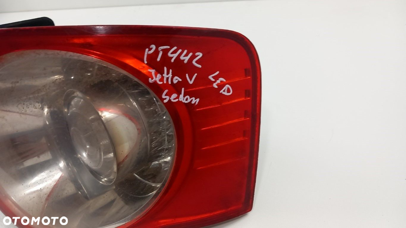 VW JETTA V LAMPA TYŁ PRAWA LED - 2