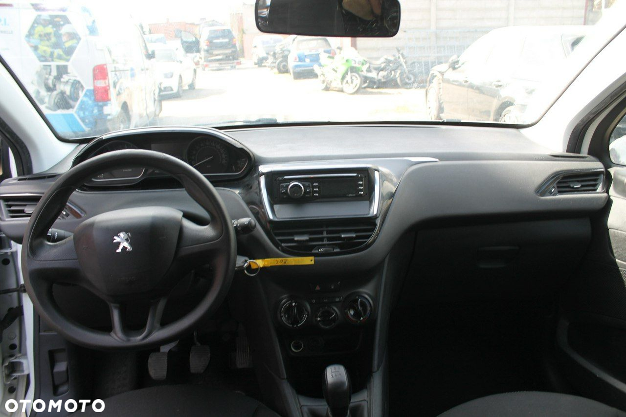 Peugeot 208 - 10
