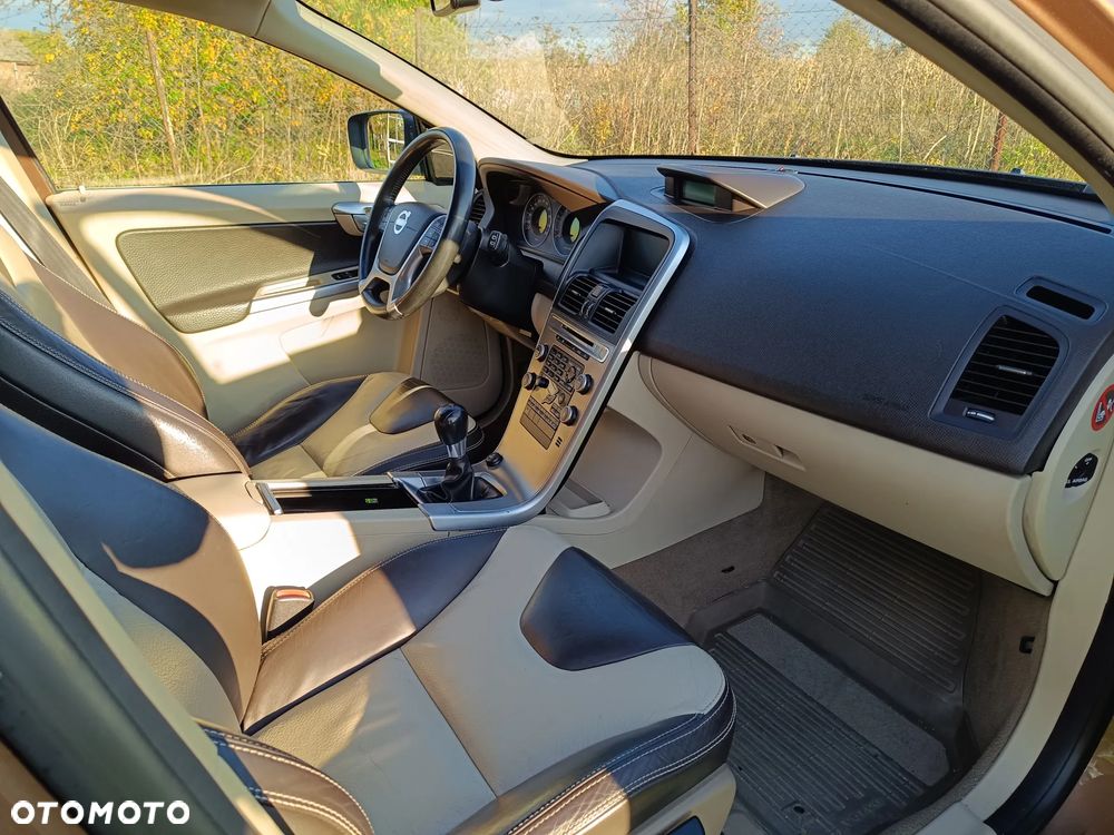 Volvo XC 60 D4 R-Design Momentum - 11