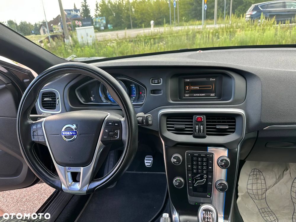 Volvo V40 T3 R Design - 13