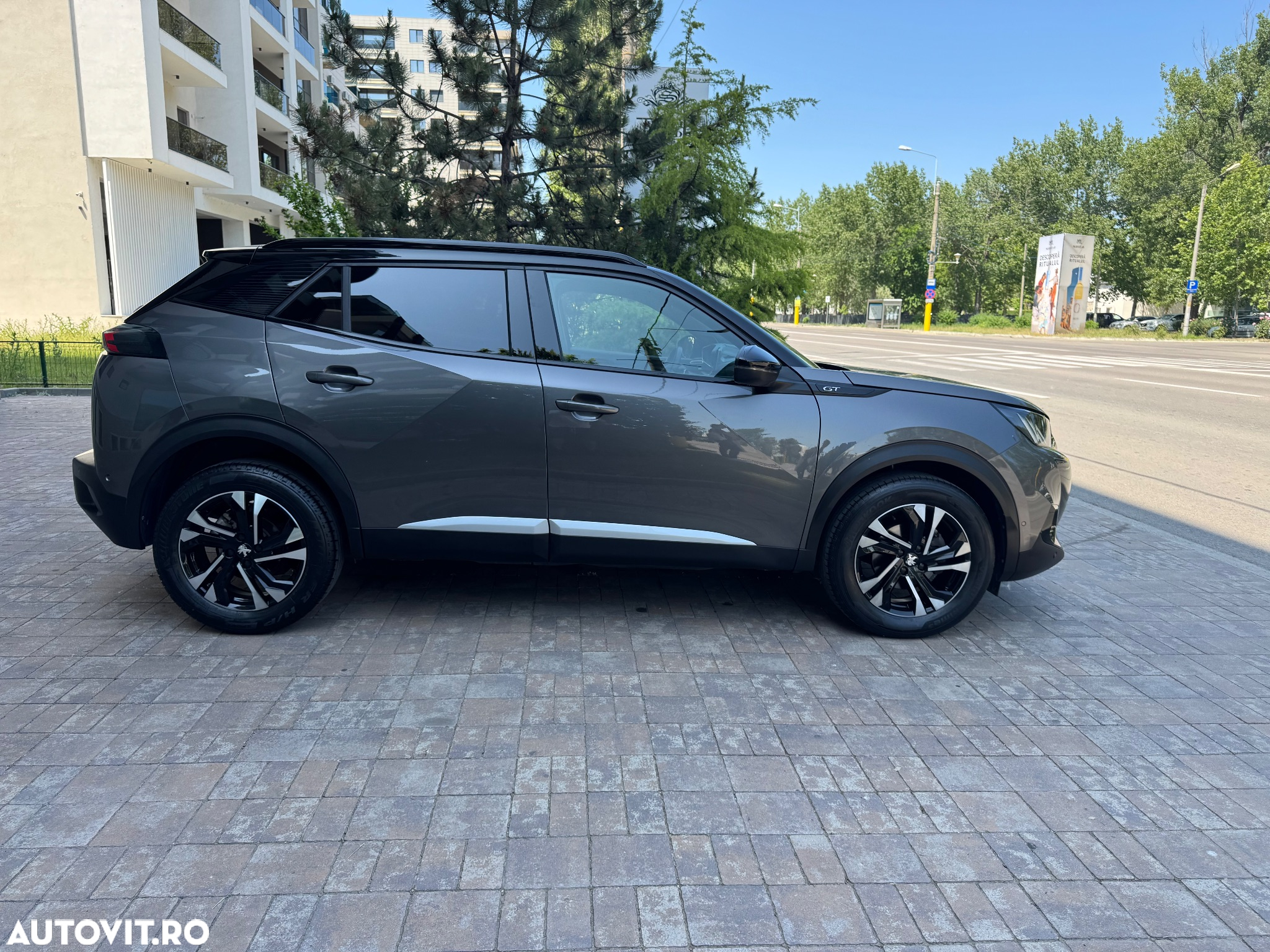 Peugeot 2008 PureTech 130 EAT8 GT - 14