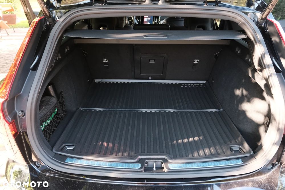 Volvo V60 T6 AWD Plug-In Hybrid Plus Dark - 29