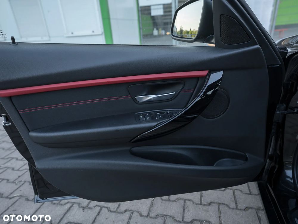 BMW Seria 3 318d Sport Line - 27
