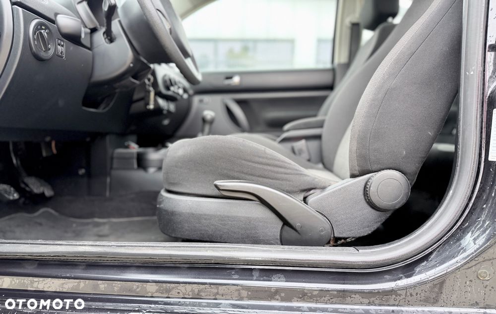 Volkswagen New Beetle - 5