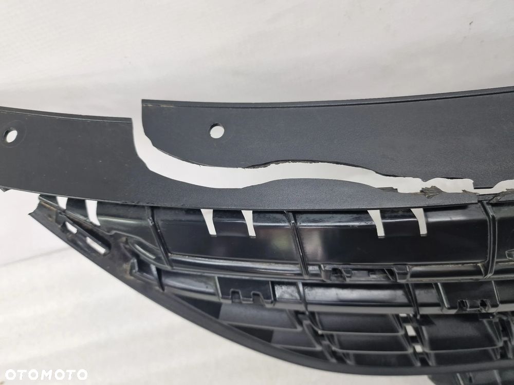 OPEL ZAFIRA C 11- ATRAPA / GRILL PRZEDNI PRZÓD , NR 13300698 , NR AUKCJI GL573 - 3