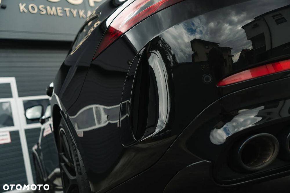 Mercedes-Benz AMG GT 43 4-Matic+ Special Edition Red - 23