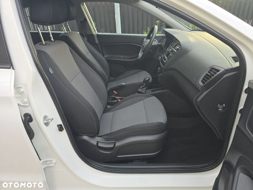 Hyundai i20 - 10