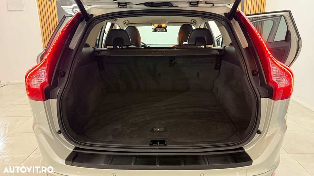 Volvo XC 60 D5 AWD Aut. RDesign - 17