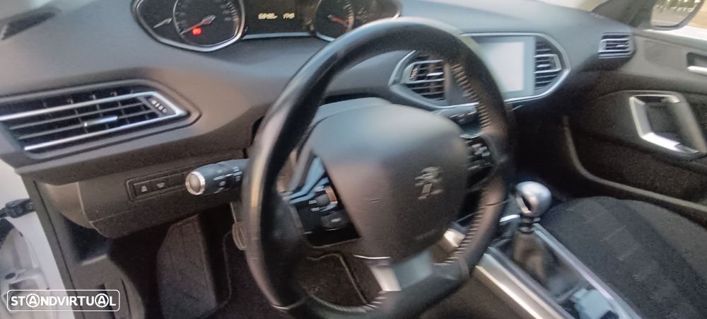 Peugeot 308 1.2 PureTech Allure J18 - 15