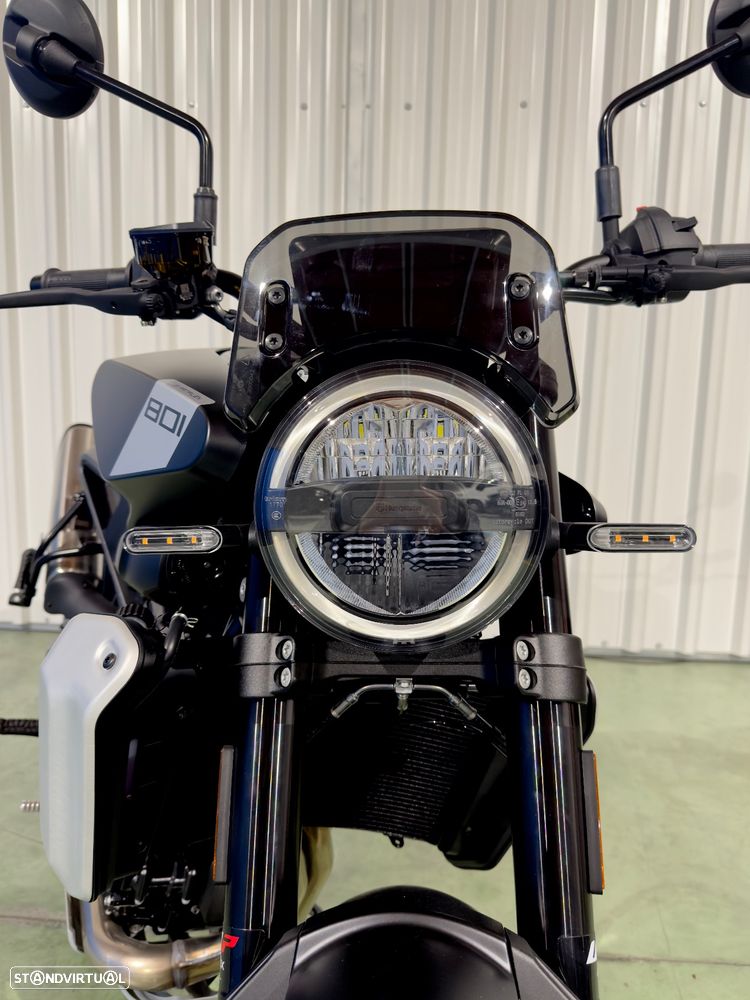 Husqvarna Svartpilen 801 - 7