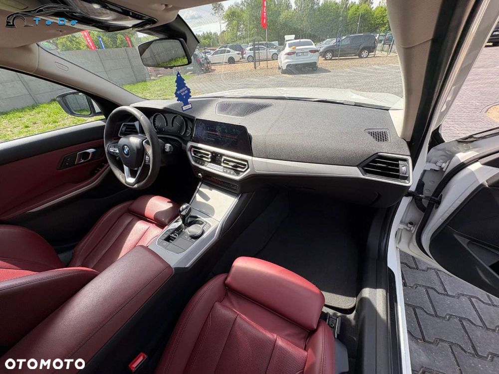 BMW Seria 3 318d M Sport - 32