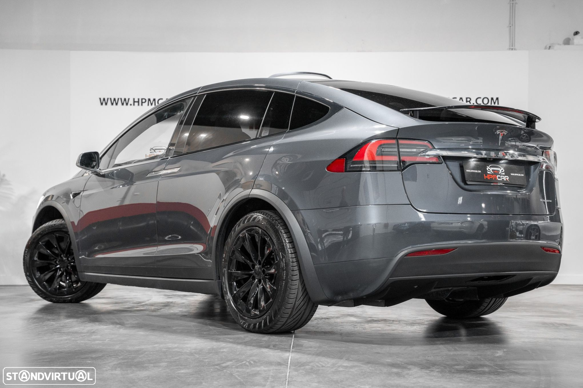 Tesla Model X - 4