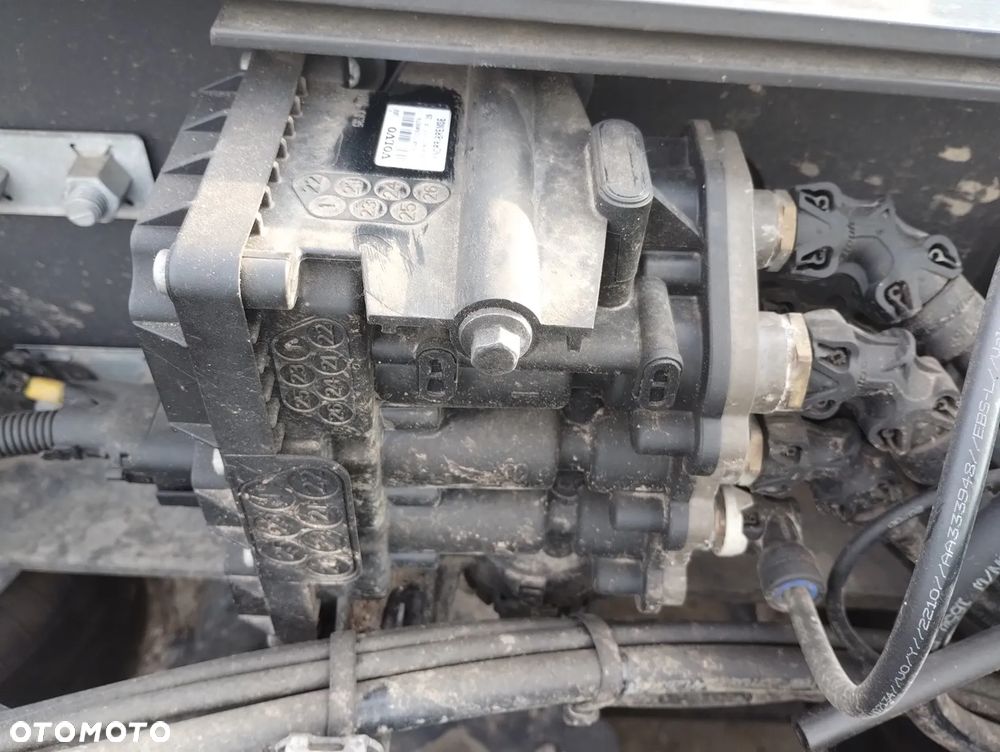 Zawór ECAS VOLVO FH500 FH550 6x4 21133934 2023 - 1