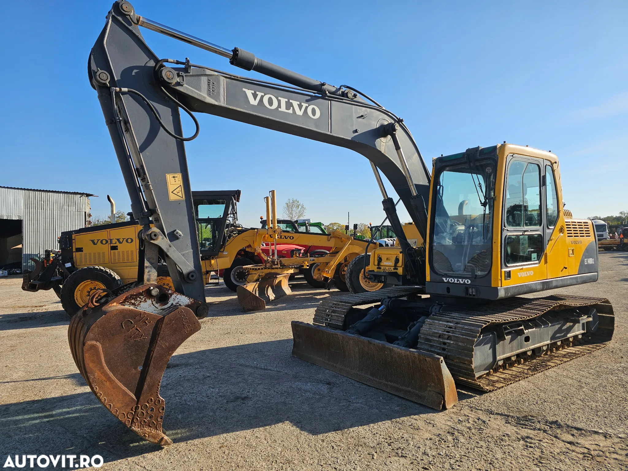Volvo EC140B excavator pe senile compact cu lama 15t - 2