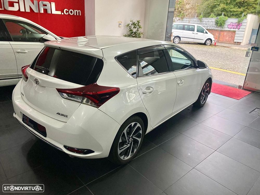 Toyota Auris 1.6 D-4D Exclusive - 4