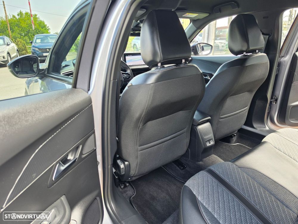 Peugeot 2008 1.2 PureTech Allure — fotografia 33