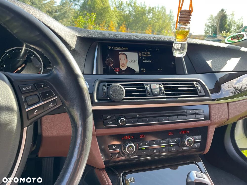 BMW Seria 5 525d Touring Luxury Line - 19