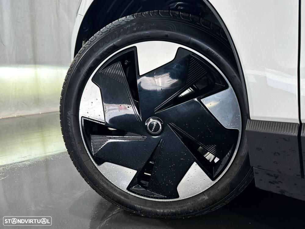 Volvo EX30 Single Motor Extended Range RWD Plus - 51