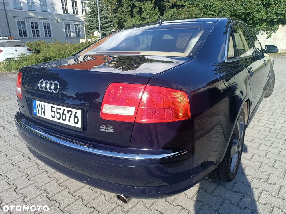 Audi A8 4.2 L Quattro - 3