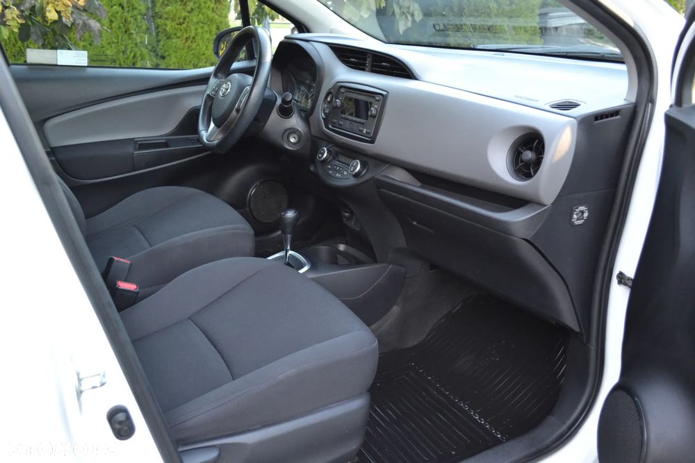 Toyota Yaris Hybrid 100 Active EU6 - 19