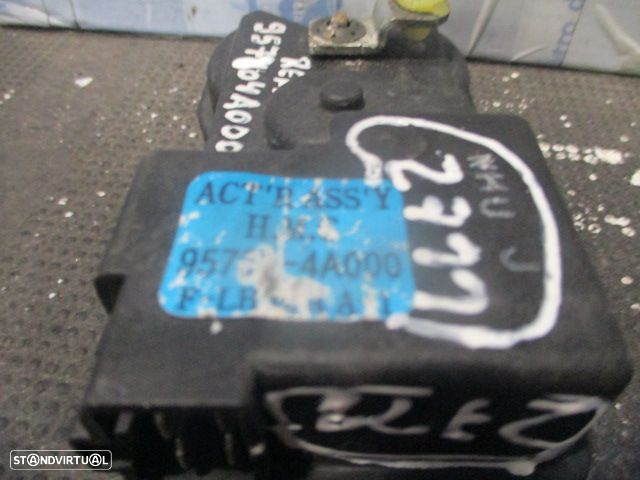 Fecho 957304A000 HYUNDAI H1 SATELITE SVX 2002 2.5 TCI   4P   F ESQ 4 PINOS - 4