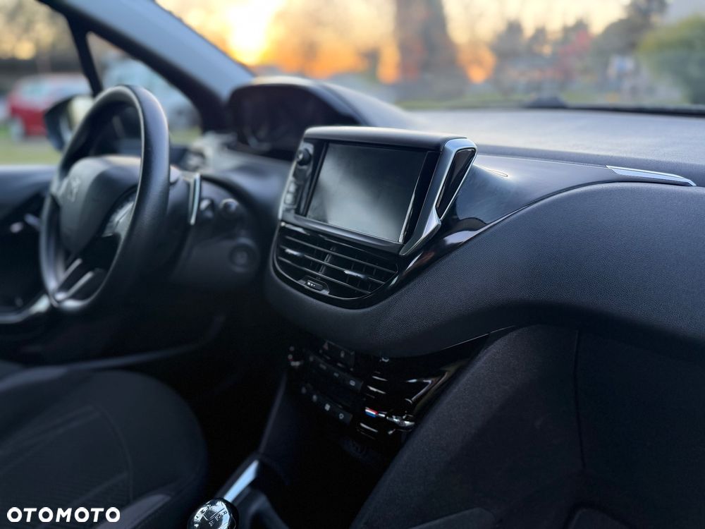 Peugeot 208 - 15