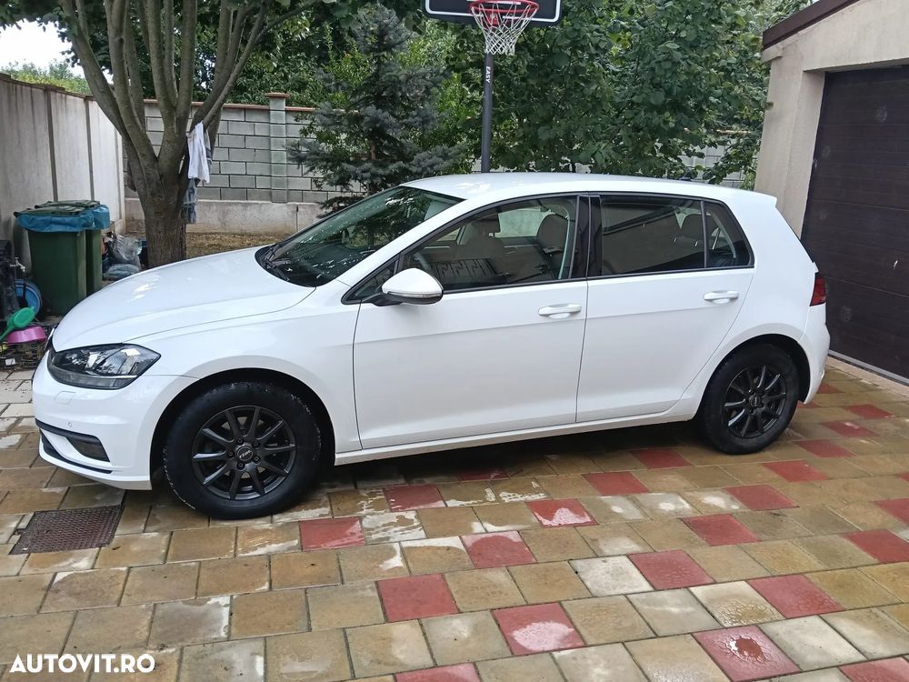 Volkswagen Golf - 6