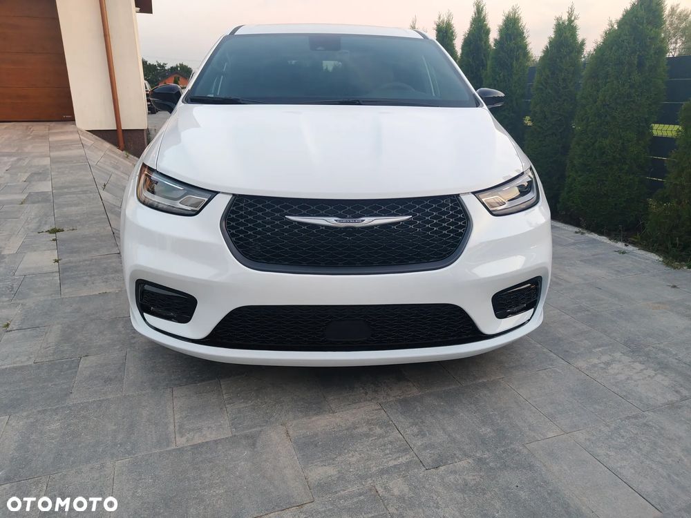 Chrysler Pacifica - 2