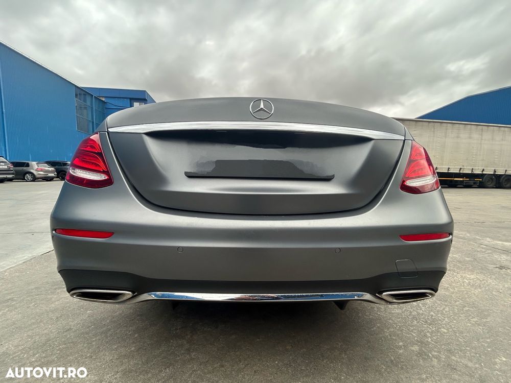 Mercedes-Benz E 400 4Matic 9G-TRONIC AMG Line - 9