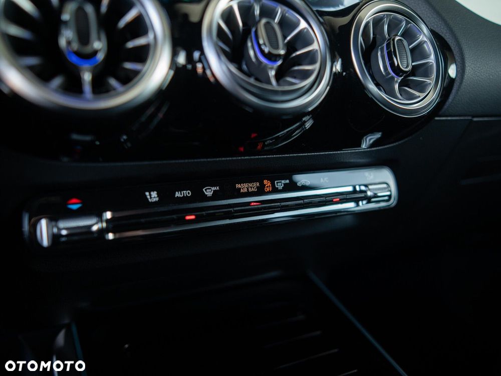 Mercedes-Benz GLA - 26
