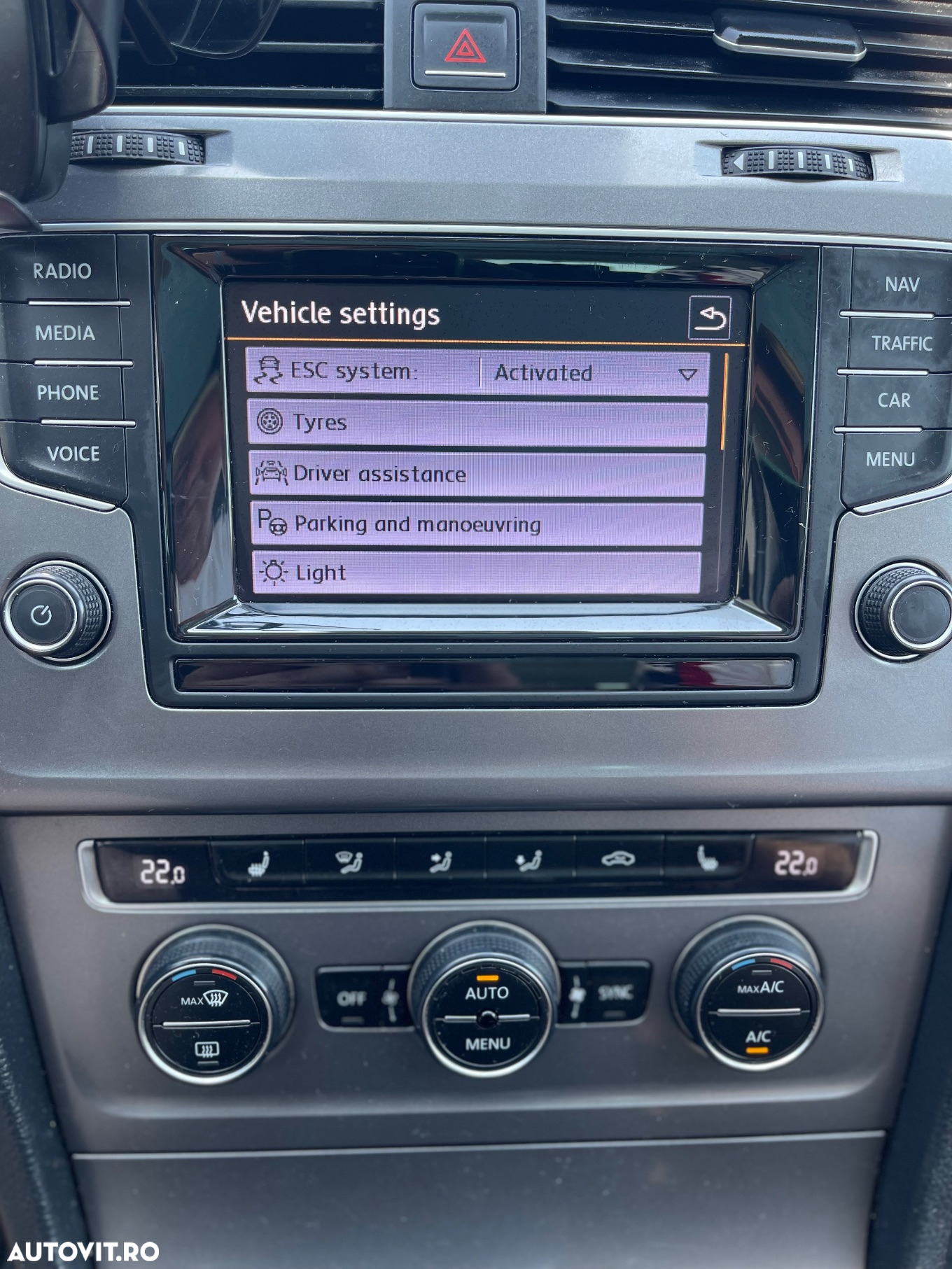 Volkswagen Golf 1.6 TDI BMT Comfortline - 11