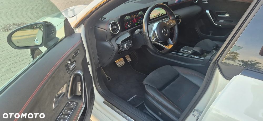 Mercedes-Benz CLA 250 e 8G-DCT AMG Line - 12