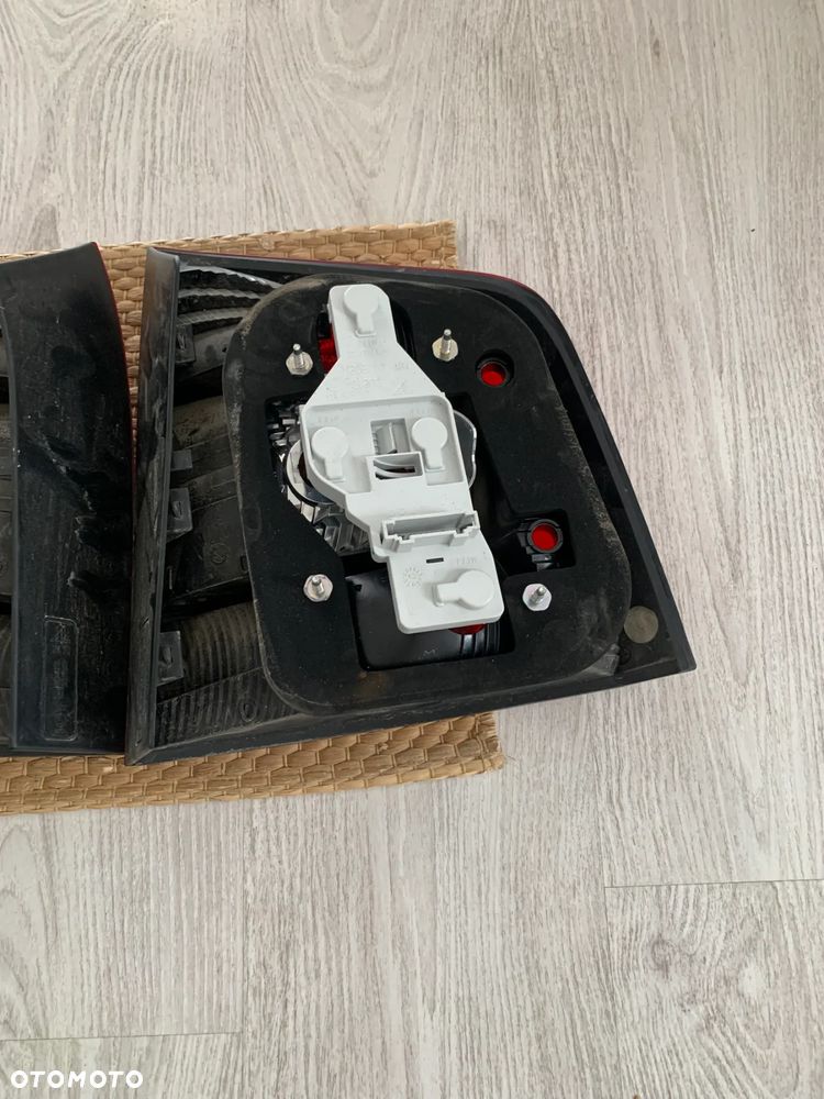 LAMPA LEWY TYŁ SKODA OCTAVIA II KOMBI LIFT lub lampa prawy tył  1Z9945095A  1Z9945096A - 9