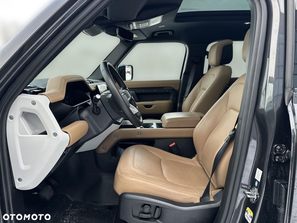 Land Rover Defender - 12