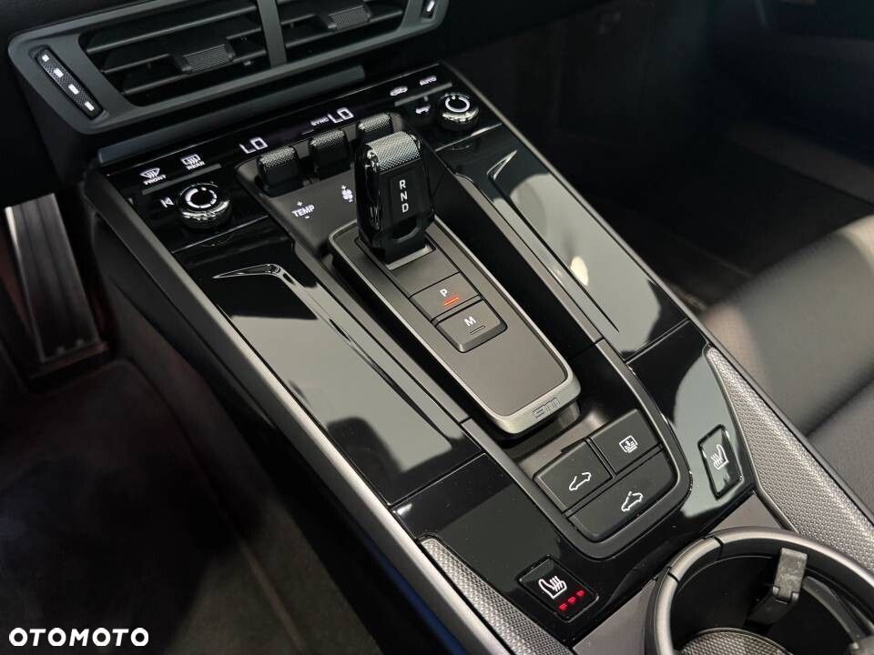 Porsche 911 Carrera - 27