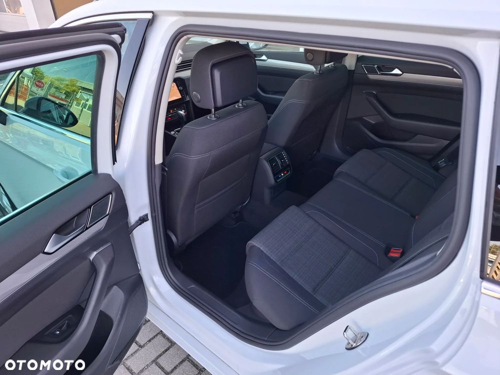 Volkswagen Passat Variant 2.0 TDI SCR DSG Business - 15
