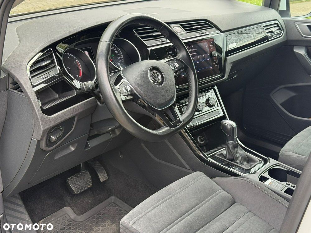 Volkswagen Touran - 15