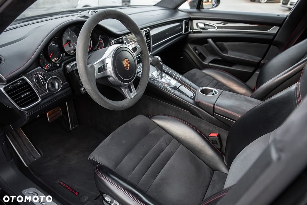 Porsche Panamera GTS - 17