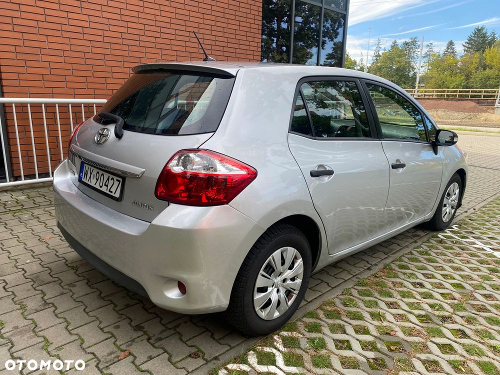Toyota Auris 1.4 D-4D Luna - 11