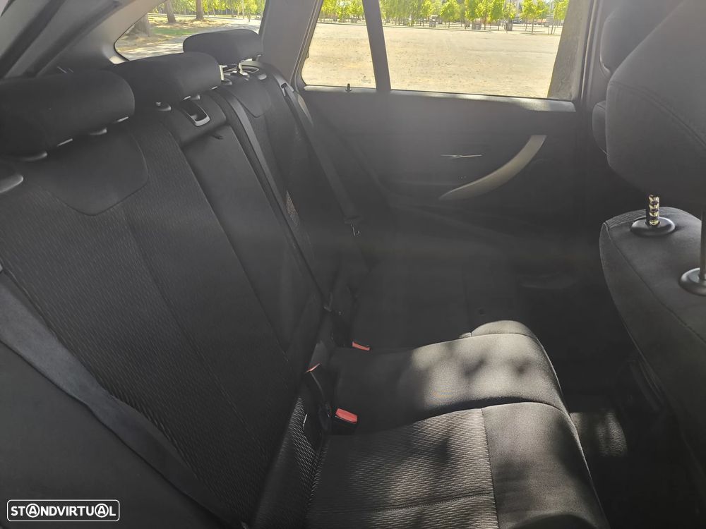 BMW 316 d Luxury Line - 14