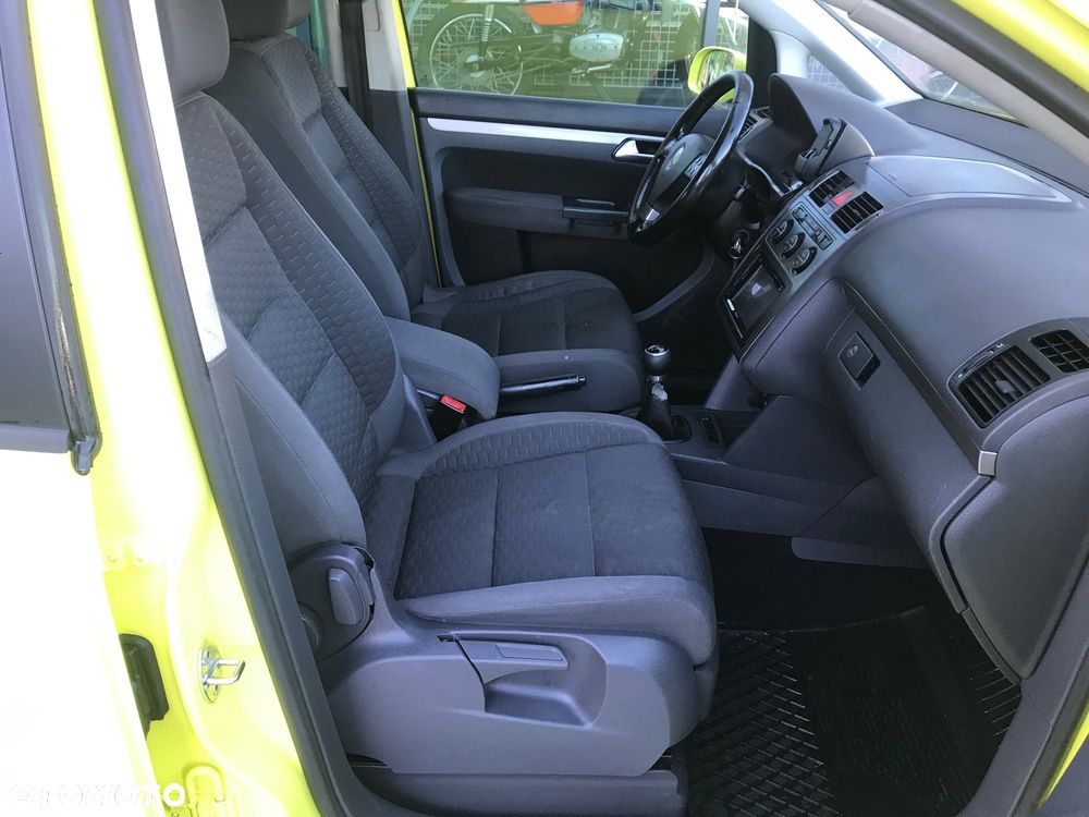 Volkswagen Touran - 21