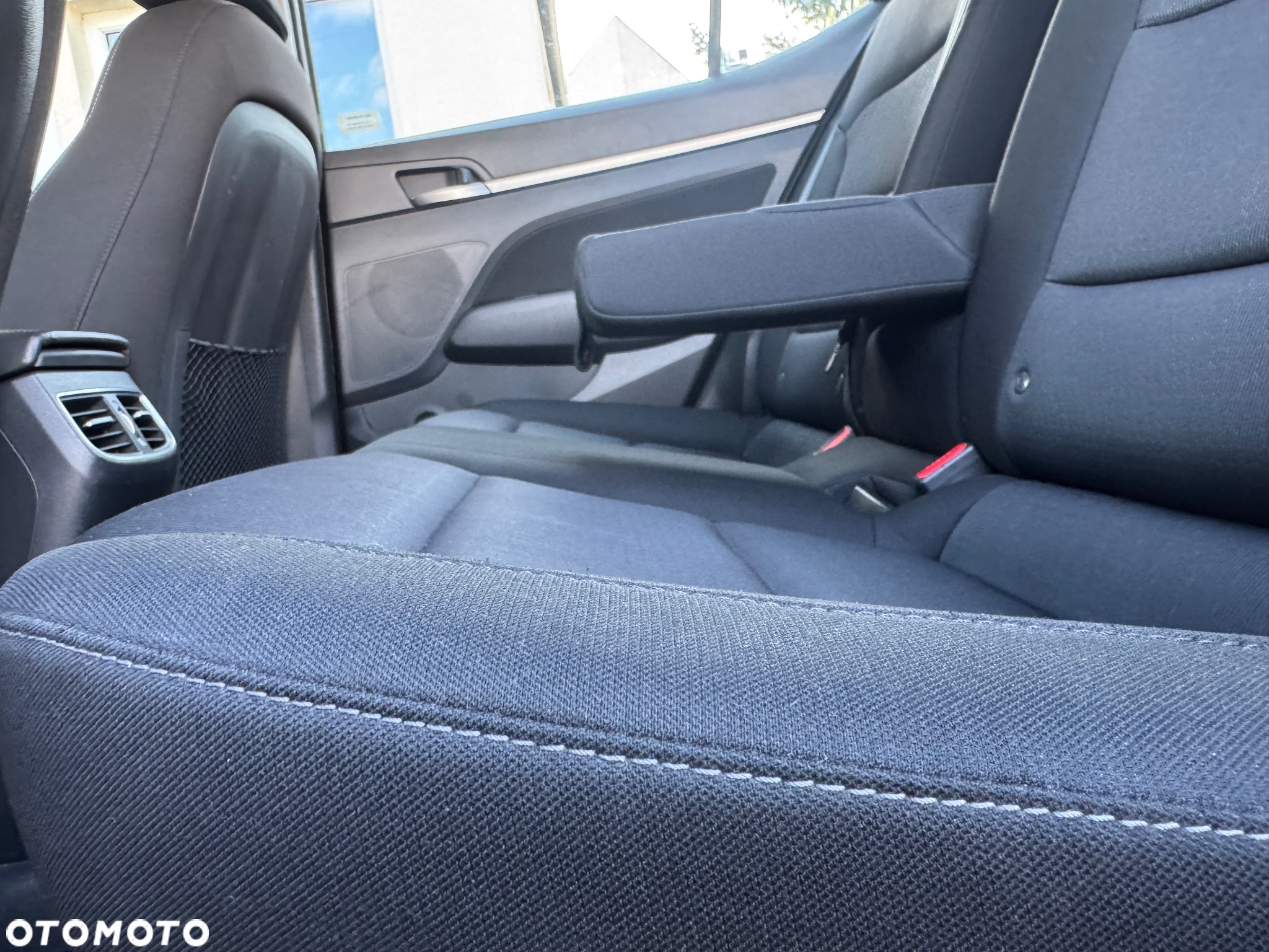 Hyundai Elantra 1.6 Premium - 18