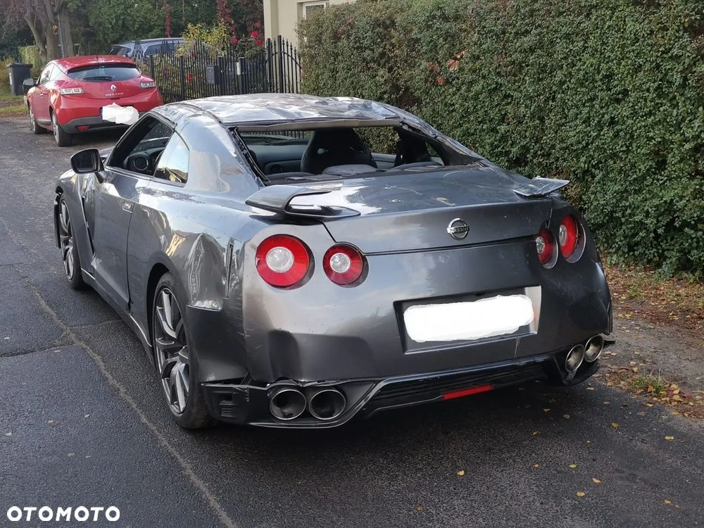 Nissan GT-R Premium Edition - 6
