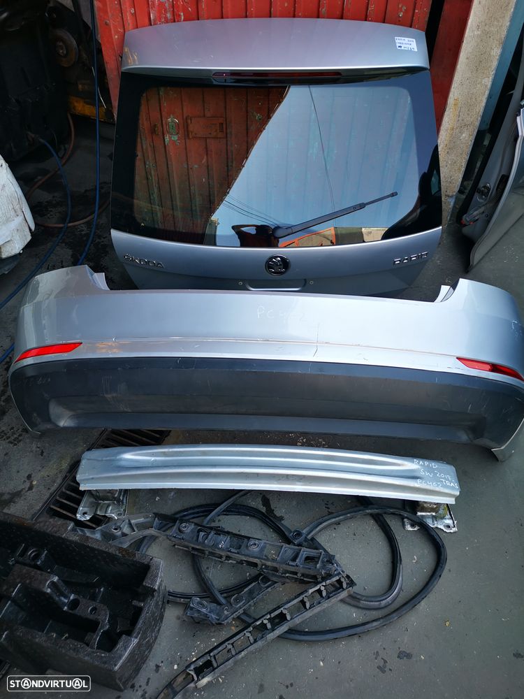 SKODA RAPID CARRINHA MALA PARA CHOQUES REFORÇO - M289 PC462 - 1