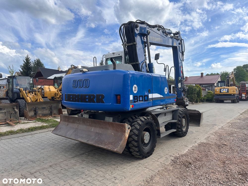 Liebherr A 900 C - 4
