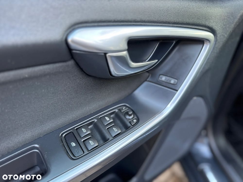 Volvo V60 D4 Momentum - 22