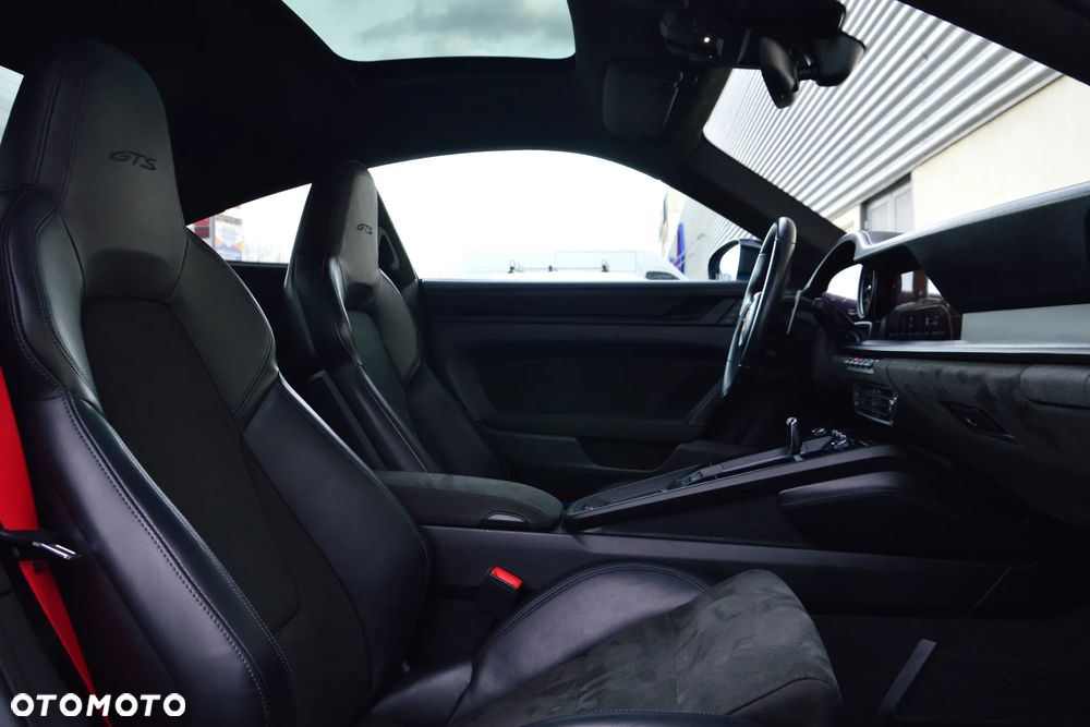 Porsche 911 Carrera 4 GTS - 20