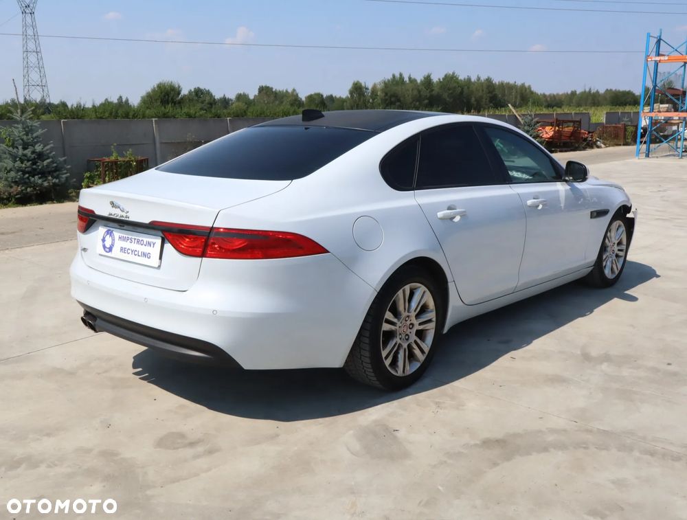 Jaguar XF 20d Prestige - 4