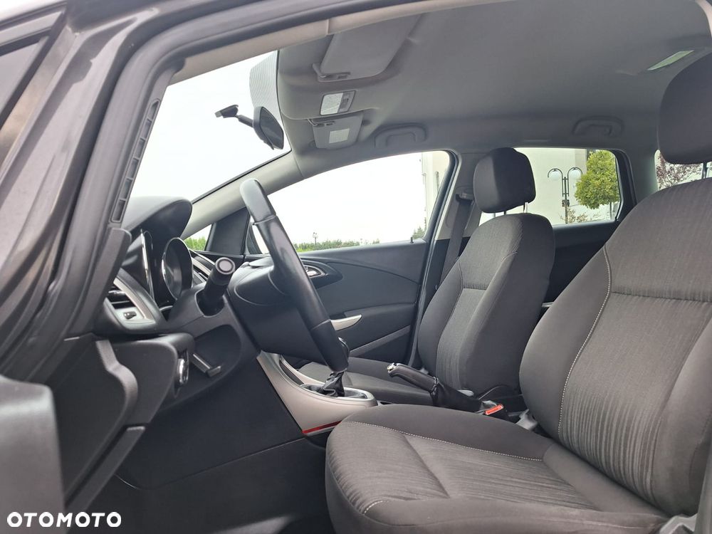 Opel Astra 1.4 T Essentia - 11
