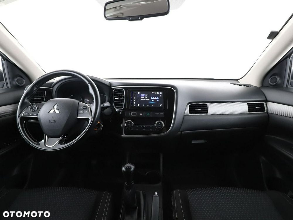 Mitsubishi Outlander 2.0 2WD SUV-Star - 16